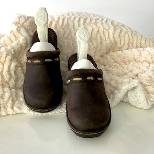 Columbia Ladies Brown Clogs. Size 7.